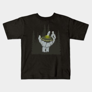 ufo land on hand Kids T-Shirt